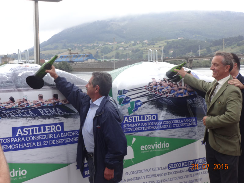 Presentación del acto de promoción de reciclaje de vidrio, celebrado en la explanada de La Fondona (Astillero), el 29 de julio de 2015.